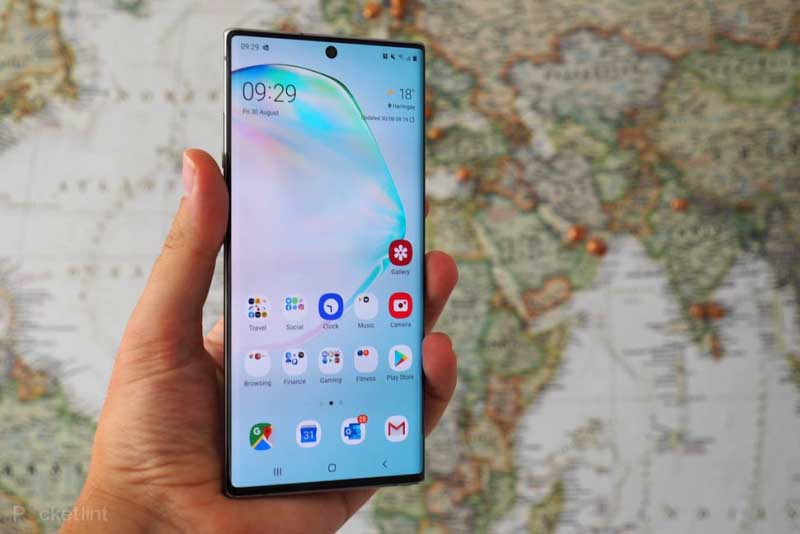 Galaxy Note 10 Plus sở hữu màn hình lớn, tối ưu diện tích với camera đục lỗ