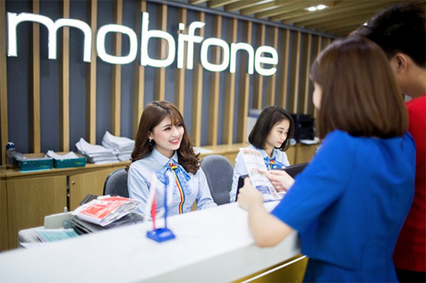 Khách hàng liên hệ tới tới tổng đài Mobifone theo số 900 rồi nhấn phím số 4 Khách hàng liên hệ tới tới tổng đài Mobifone theo số 900 rồi nhấn phím số 4