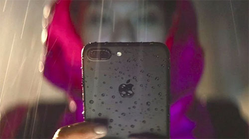 iPhone bị ngấm nước do dùng dưới trời mưa