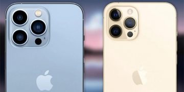 iPhone 13 Pro Max bên trái và iPhone 12 Pro Max bên phải.