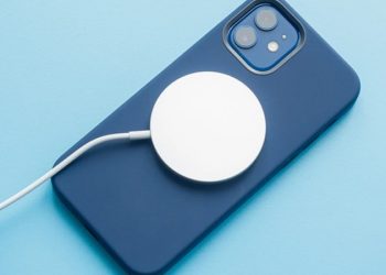 Pin iPhone 12 bao nhiêu mAh? Dùng có lâu không?