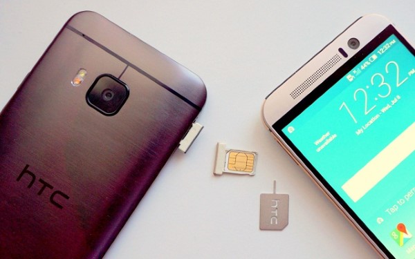 Tiến hành vệ sinh thẻ SIM và khe SIM